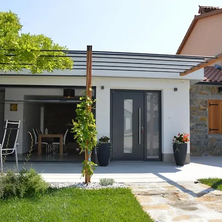 Apartment Casa Miranda - Family Comfort In A Quiet Area, Near The Sea, With Bbq And Free Parking