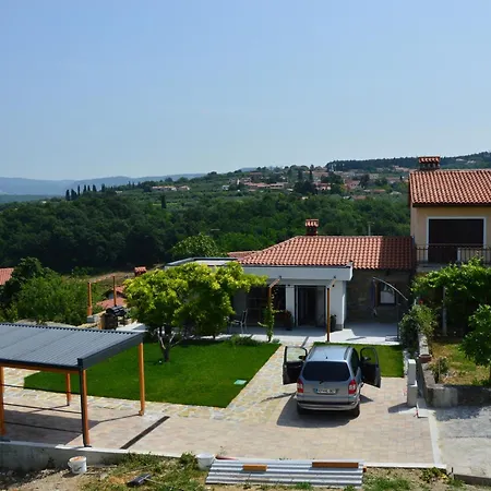 Casa Miranda - Family Comfort In A Quiet Area, Near The Sea, With Bbq And Free Parking Zgornje Skofije