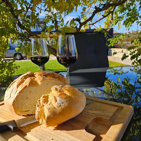 Apartment Casa Miranda - Family Comfort In A Quiet Area, Near The Sea, With Bbq And Free Parking