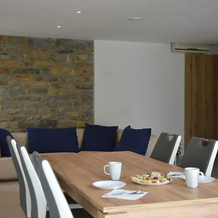 Apartment Casa Miranda - Family Comfort In A Quiet Area, Near The Sea, With Bbq And Free Parking Zgornje Skofije