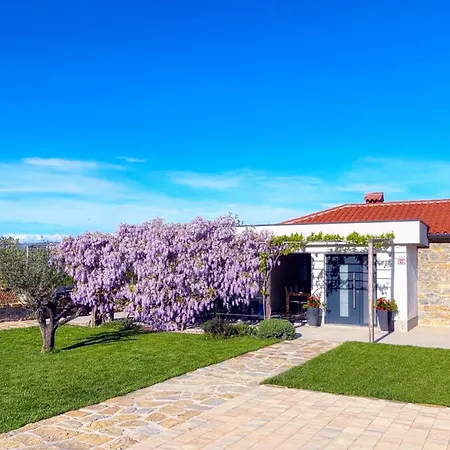 Apartment Casa Miranda - Family Comfort In A Quiet Area, Near The Sea, With Bbq And Free Parking *