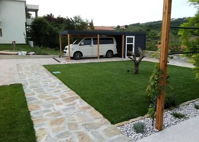 Casa Miranda - Family Comfort In A Quiet Area, Near The Sea, With Bbq And Free Parking Lägenhet Zgornje Skofije