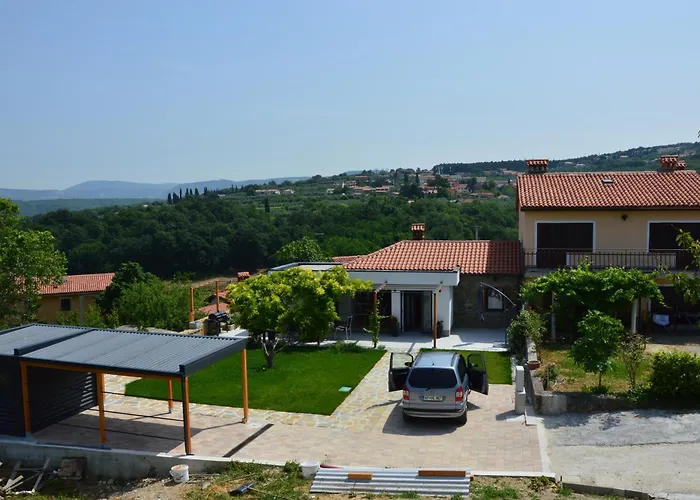 Casa Miranda - Family Comfort In A Quiet Area, Near The Sea, With Bbq And Free Parking Zgornje Skofije